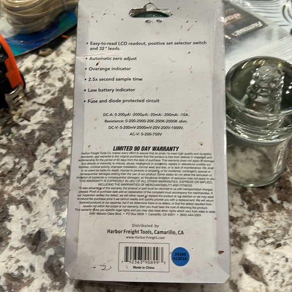 Cen-Tech 7 function digital multimeter all AC and DC readings plus battery test - Picture 4 of 4